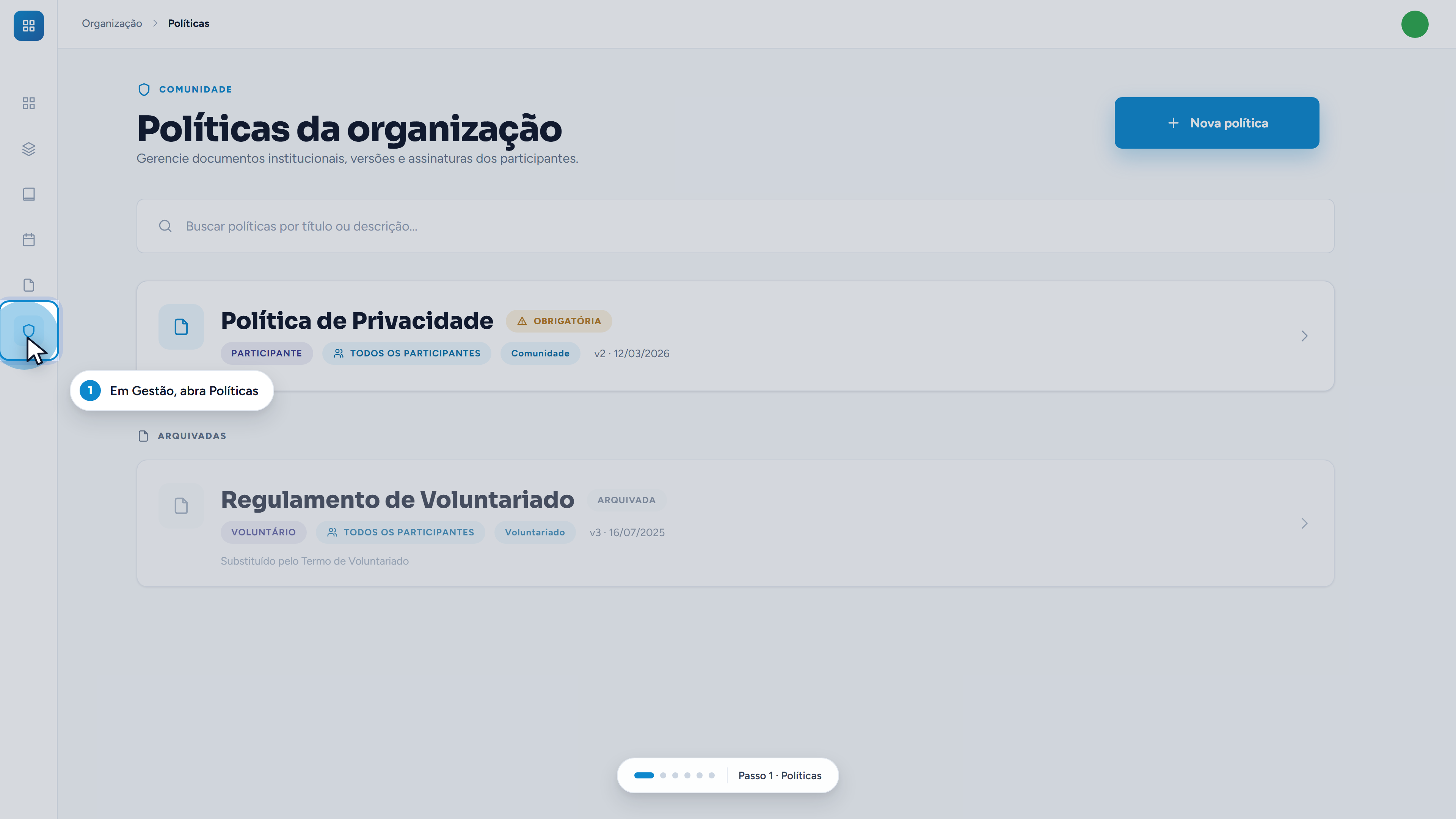 A lista separa políticas ativas de arquivadas. A arquivada indica qual documento a substituiu.